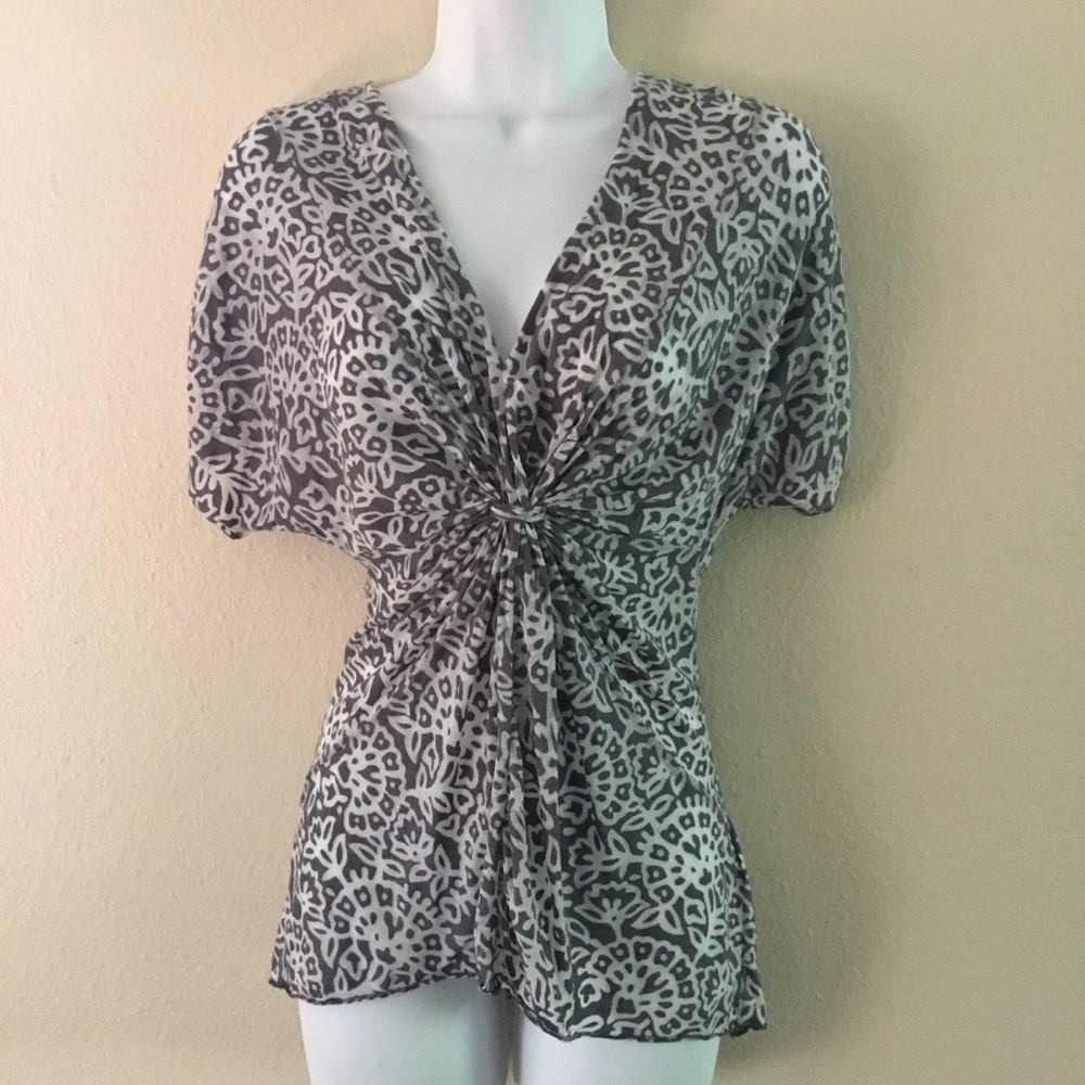Velvet Brand Gray & White Top size P